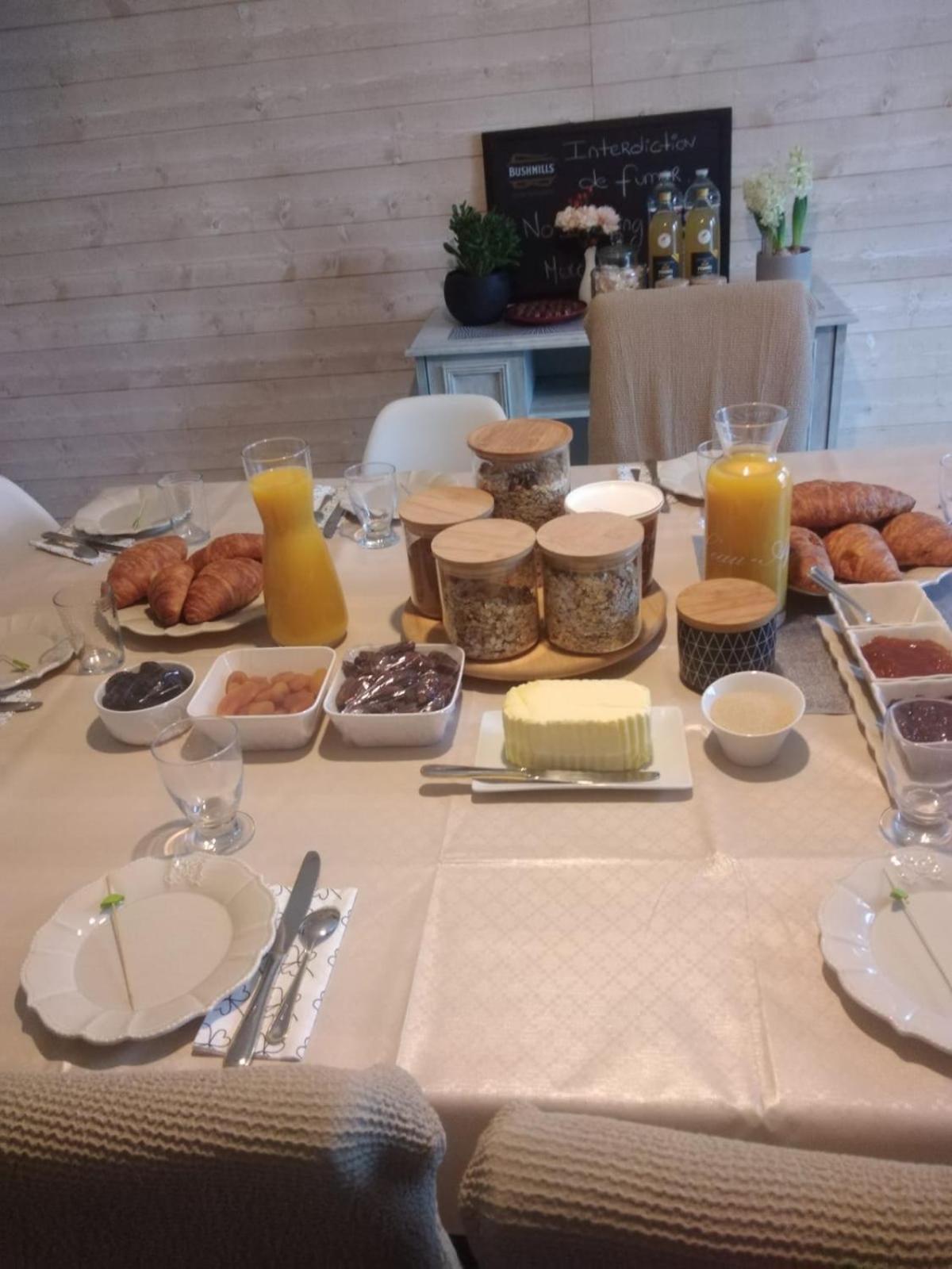 Gite Les Genets Le Vigeant Εξωτερικό φωτογραφία